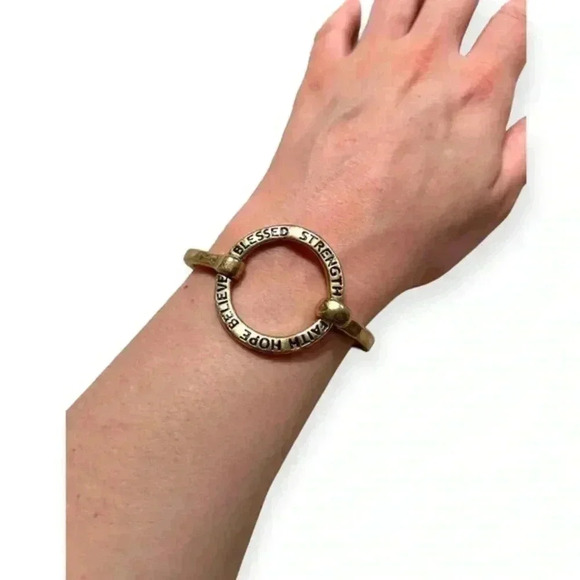 DISTRESSED GOLD GRAPHIC BRACELET BLESSED STRENGTH HOPE - Picture 2 of 2